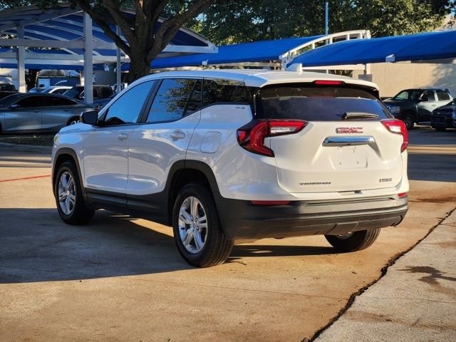 Used 2024 GMC Terrain SLE image 3