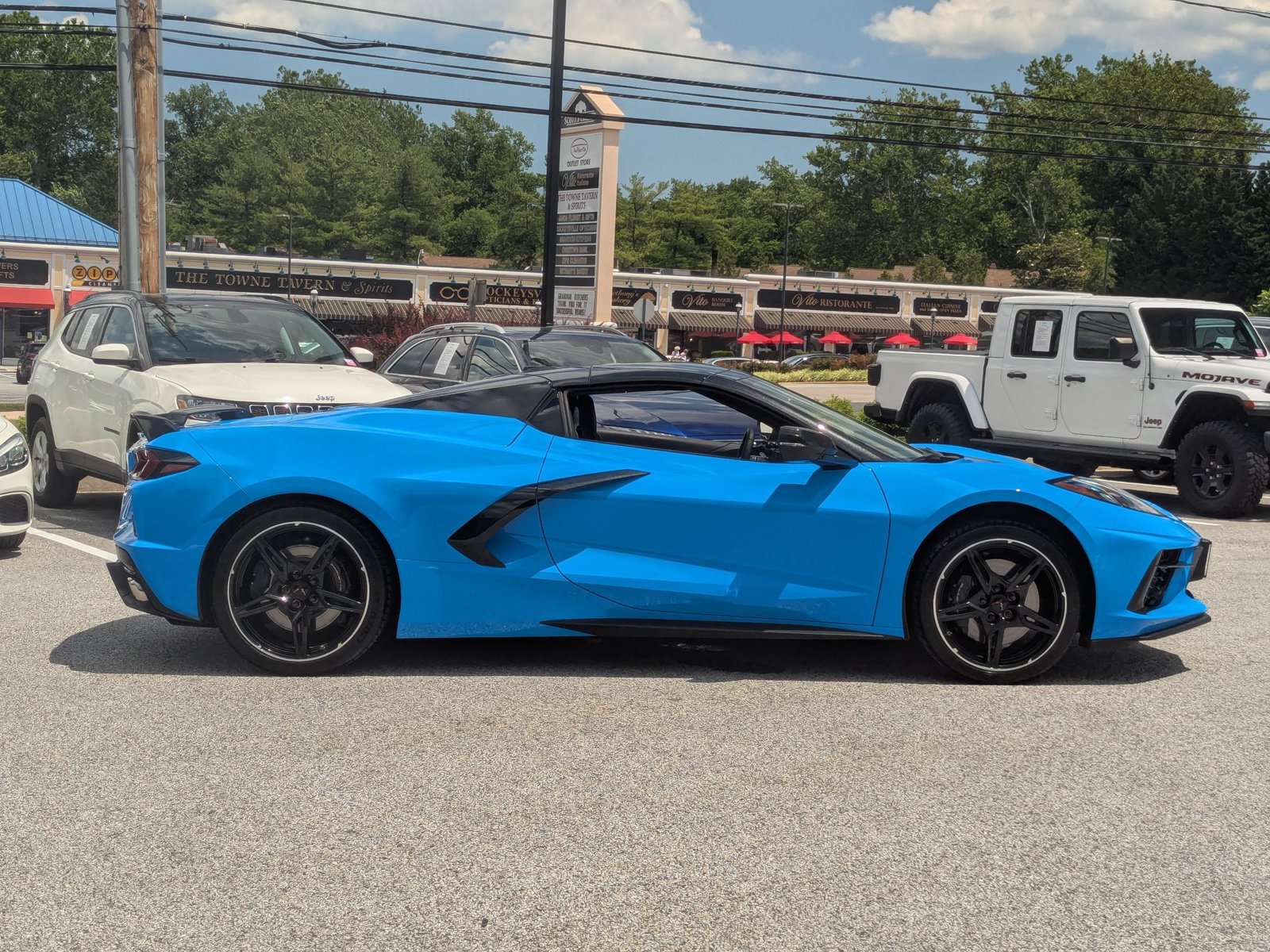 Used 2023 Chevrolet Corvette Stingray Premium Conv w/ Z51 Performance Package RWD image 8
