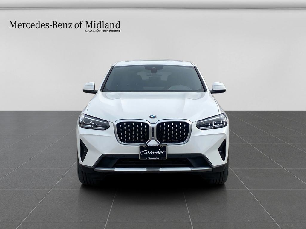 Used 2024 BMW X4 xDrive30i image 2
