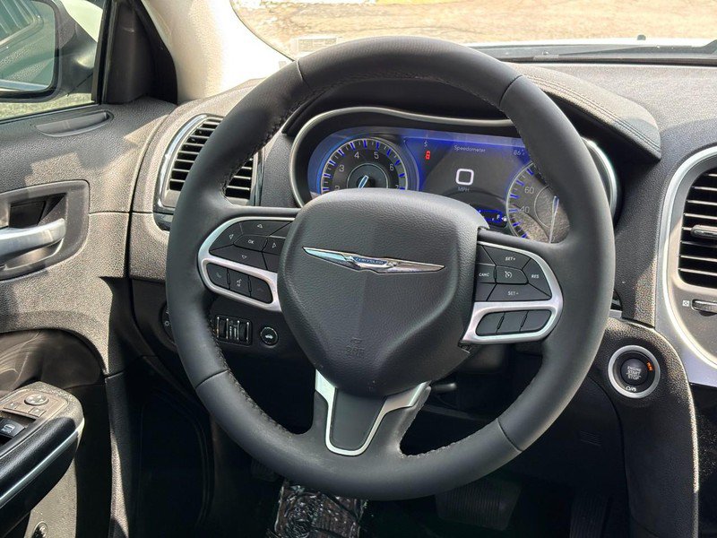 Used 2023 Chrysler 300 Touring RWD image 15