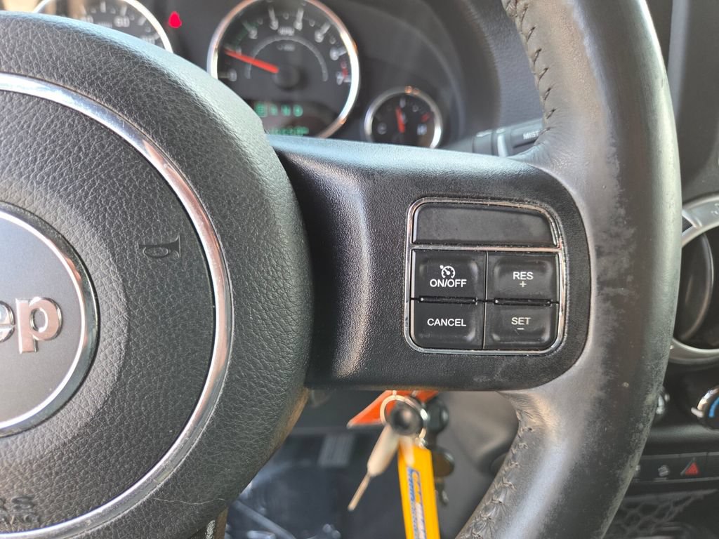 Used 2017 Jeep Wrangler Unlimited Sahara w/ Connectivity Group AWD/4WD image 35