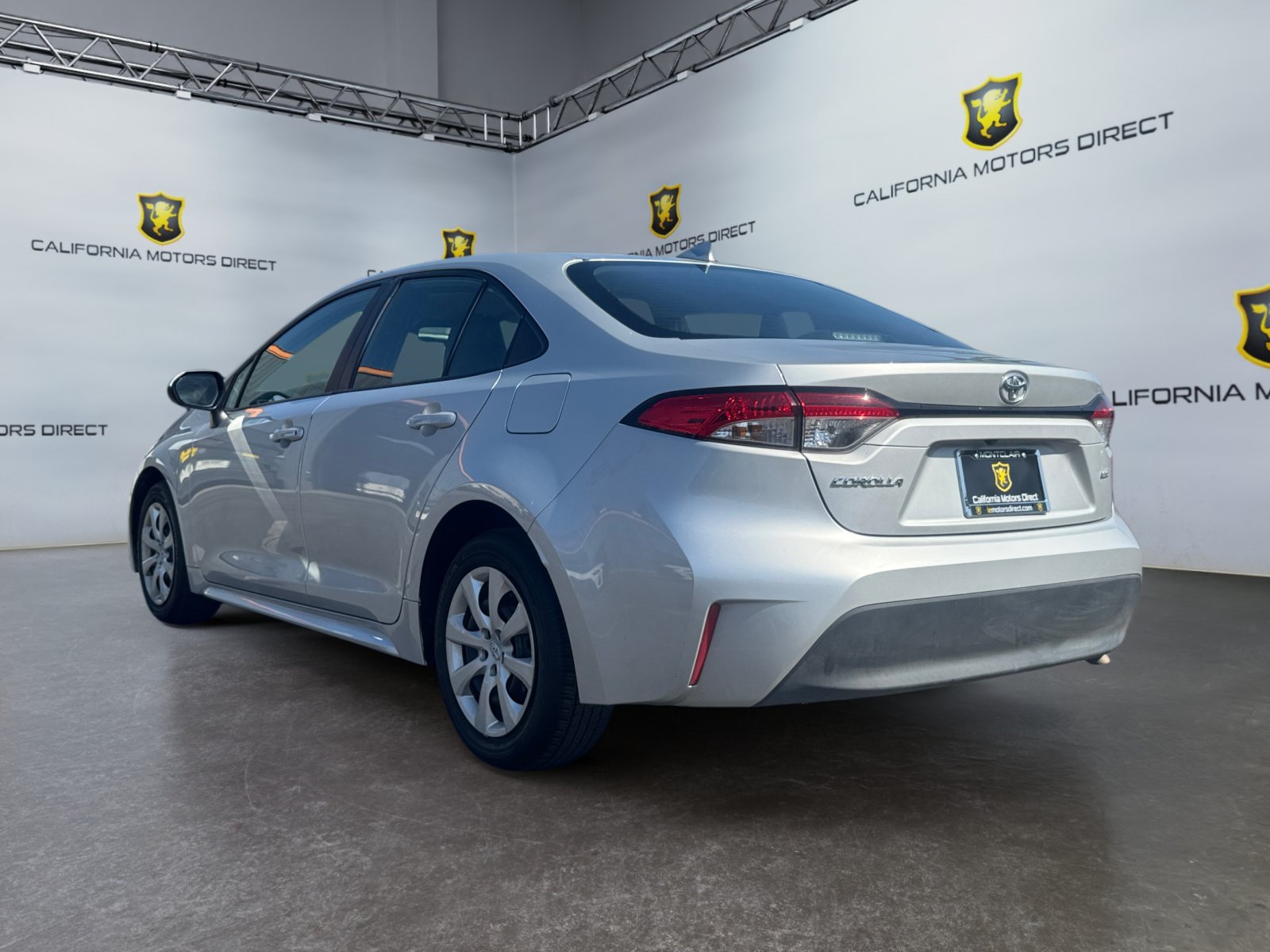 Used 2025 Toyota Corolla LE FWD image 3