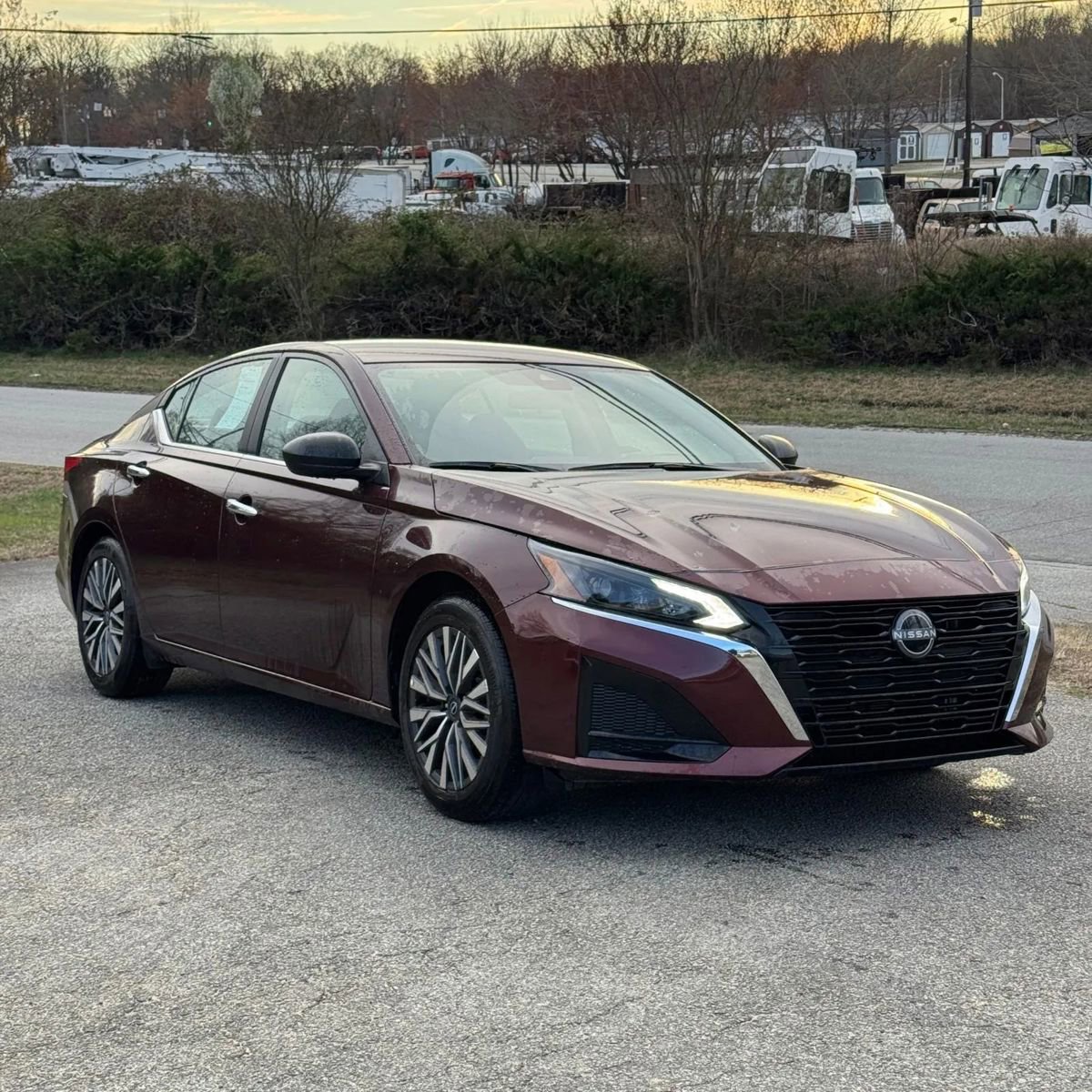 Used 2025 Nissan Altima 2.5 SV FWD image 8