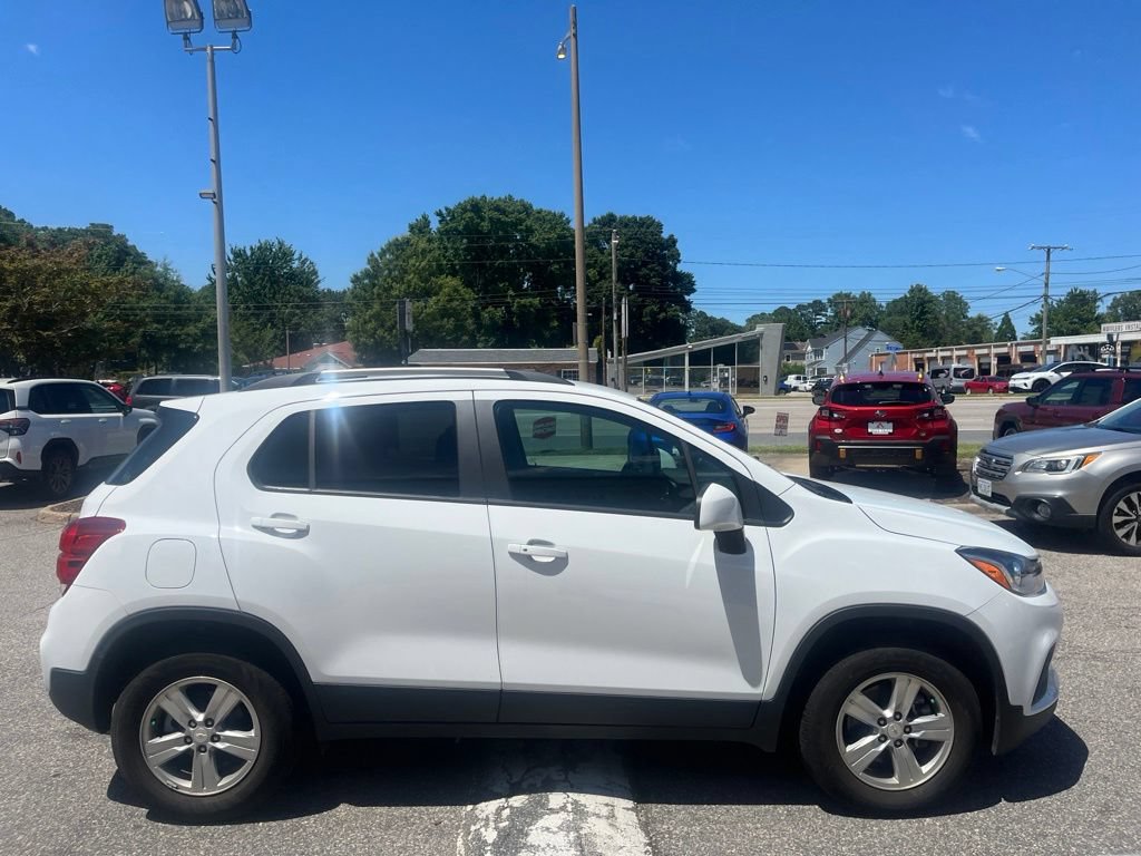 Used 2022 Chevrolet Trax LT w/ LT Convenience Package AWD/4WD image 3