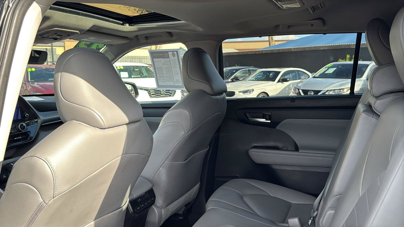 Used 2023 Toyota Highlander XLE FWD image 26