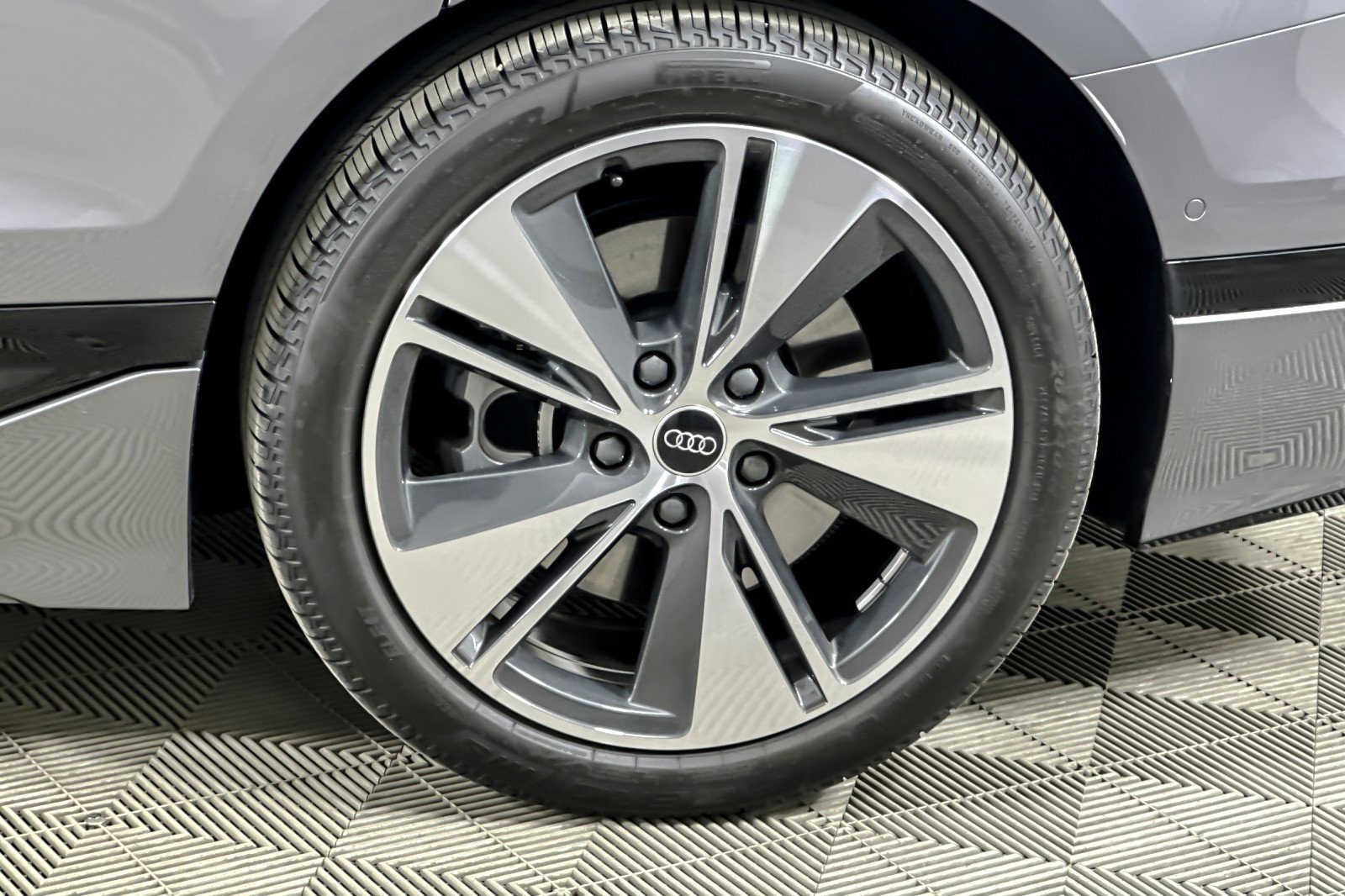 Used 2025 Audi A6 e-tron Premium Plus w/ Premium Plus image 24