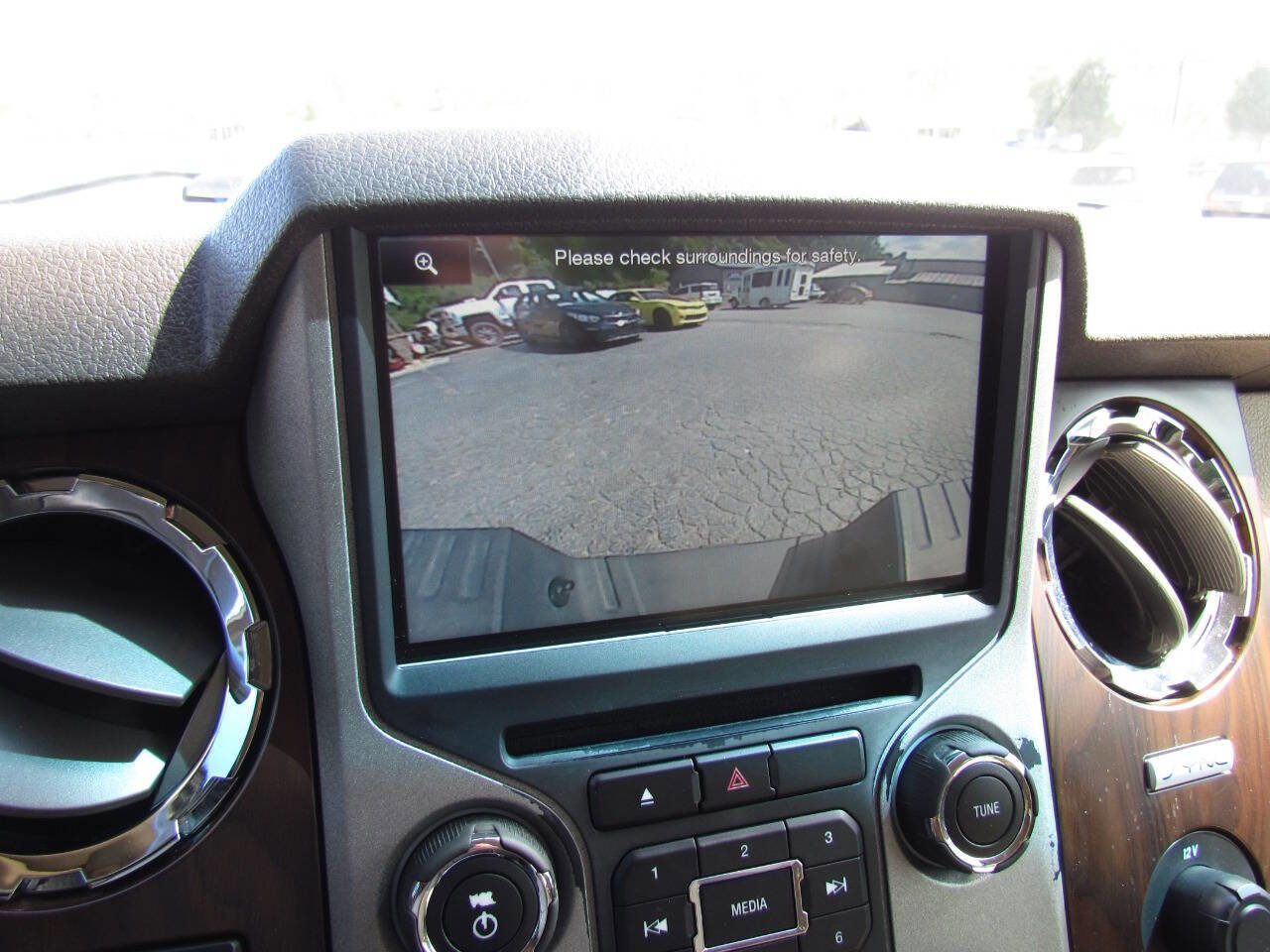 Used 2016 Ford F250 Lariat w/ Lariat Interior Package image 19