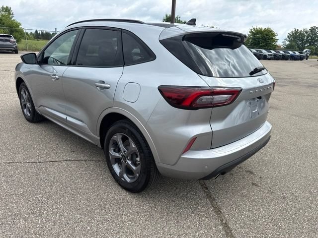 Used 2023 Ford Escape ST-Line w/ Tech Pack #1 AWD/4WD image 5