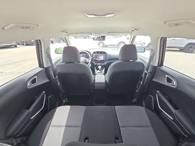 Used 2025 Kia Soul LX w/ LX Technology Package FWD image 12