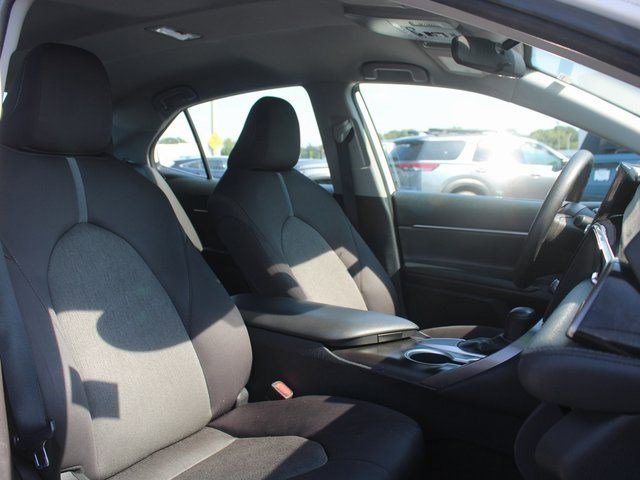 Used 2021 Toyota Camry LE image 19