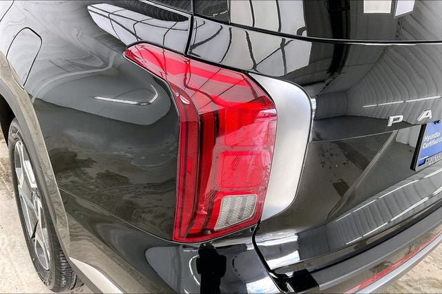 Certified 2025 Hyundai Palisade Limited AWD/4WD image 27