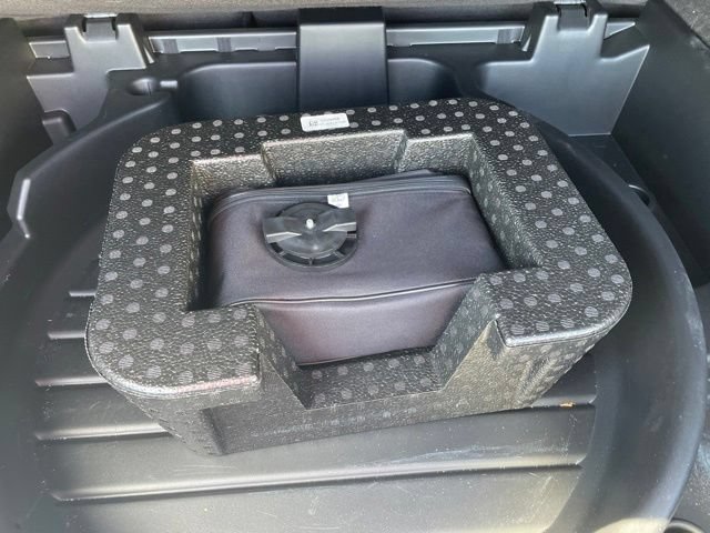 Used 2022 Cadillac XT4 Premium Luxury w/ Safety Alert Package AWD/4WD image 12