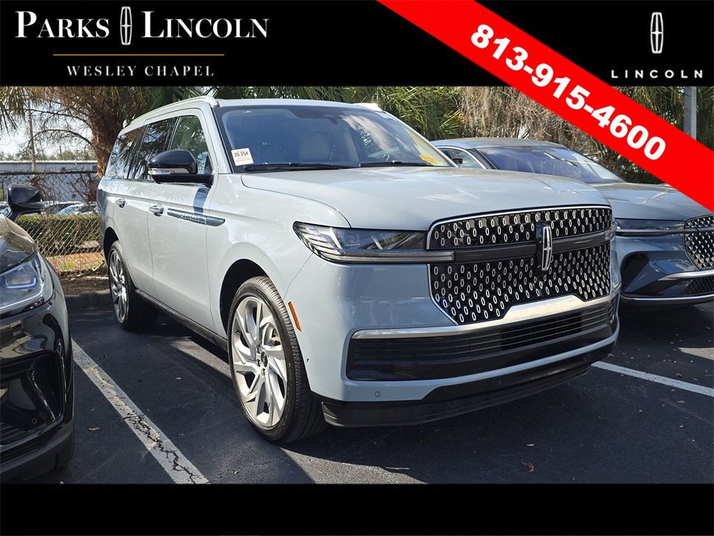 Used 2025 Lincoln Navigator Reserve image 1