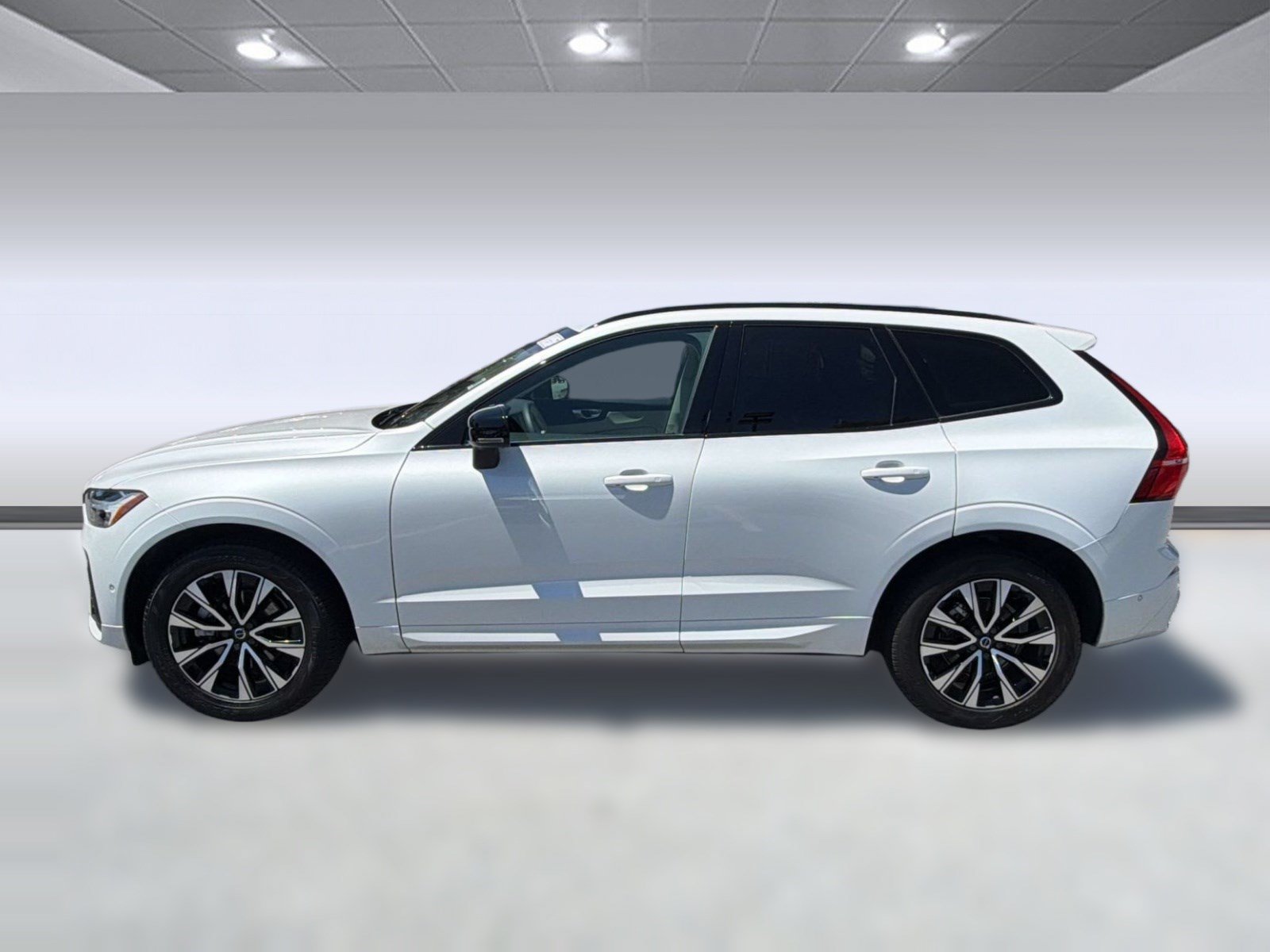 Certified 2024 Volvo XC60 B5 Plus w/ Protection Package Premier AWD/4WD image 2