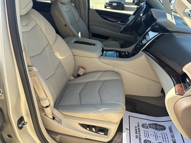 Used 2016 Cadillac Escalade Luxury AWD/4WD image 24