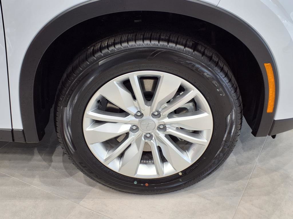 New 2025 Mitsubishi Outlander ES image 6