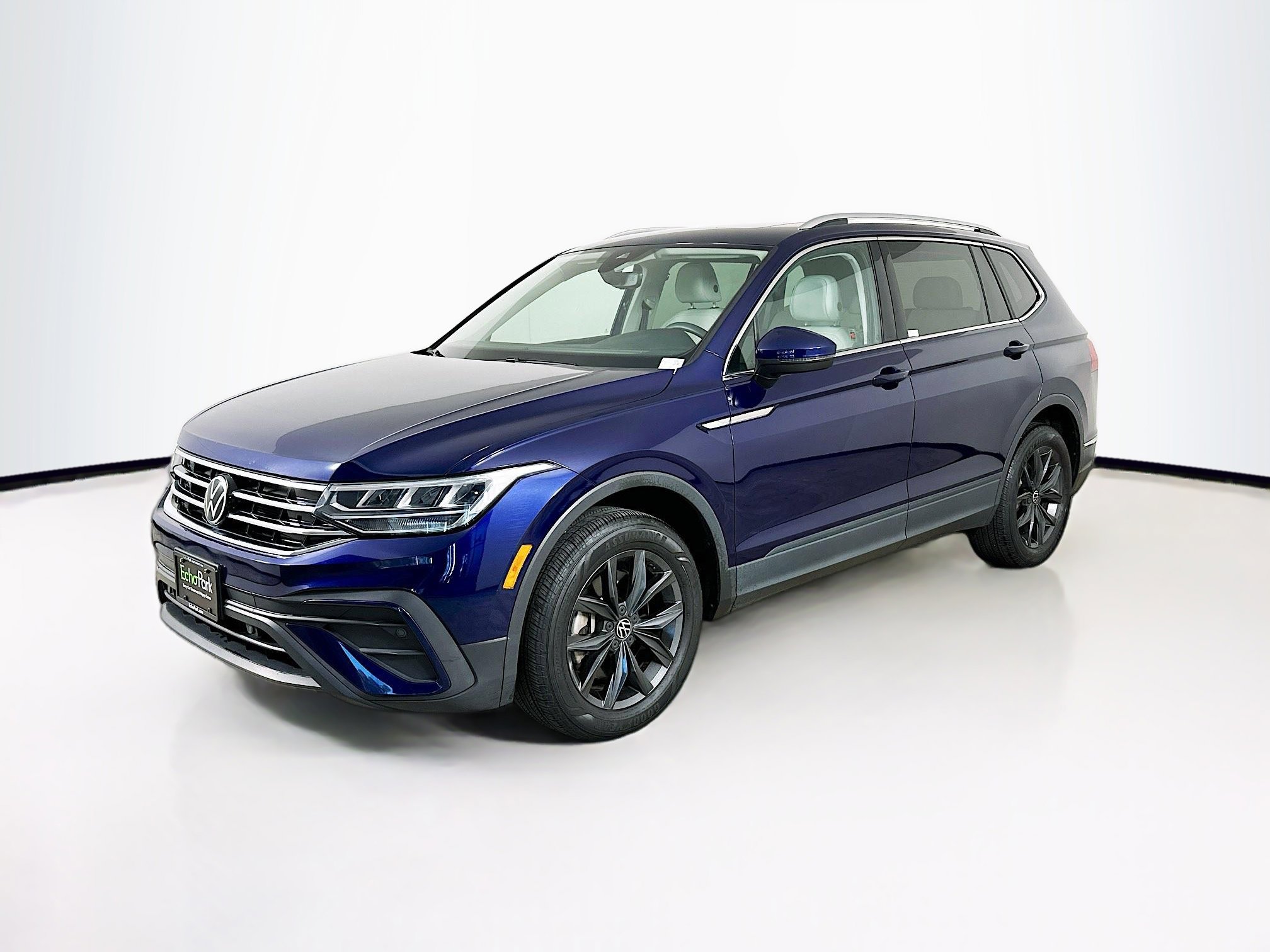 Used 2023 Volkswagen Tiguan SE image 3