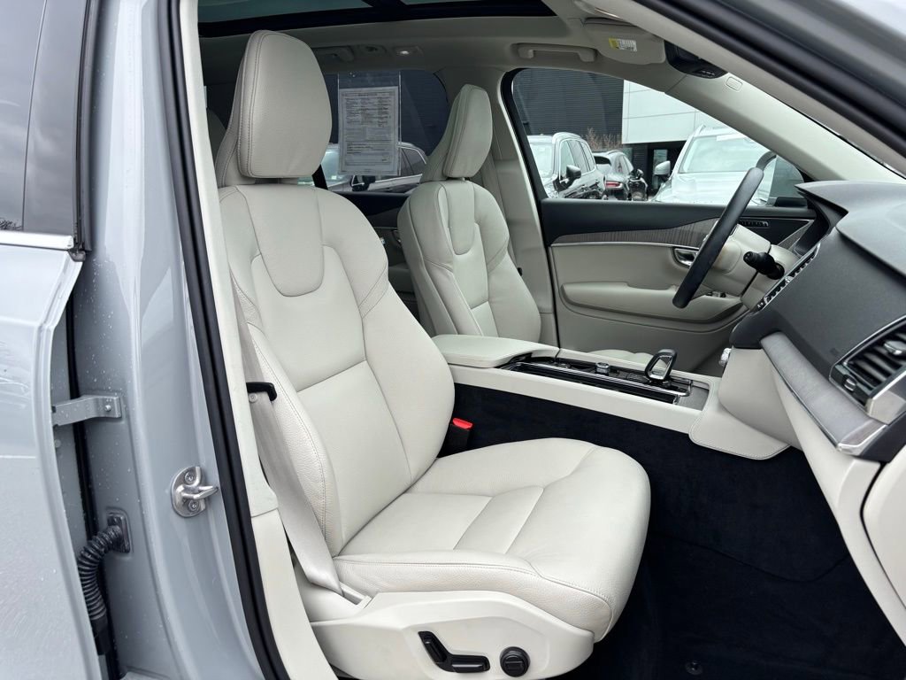 Used 2025 Volvo XC90 T8 Plus w/ Protection Package Premier image 19