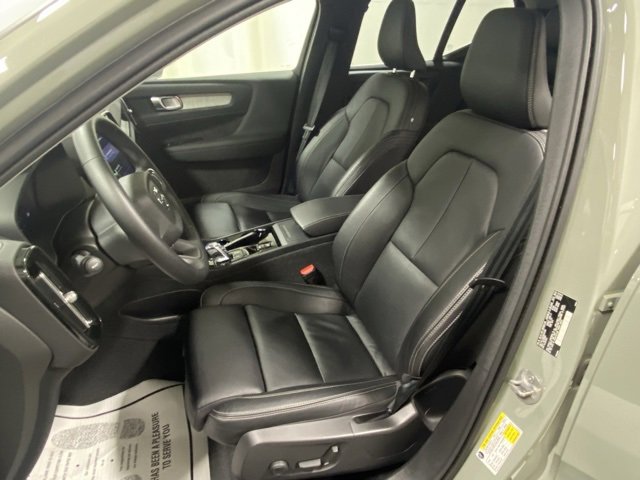 Certified 2024 Volvo XC40 B5 Plus w/ Protection Package Premier image 11