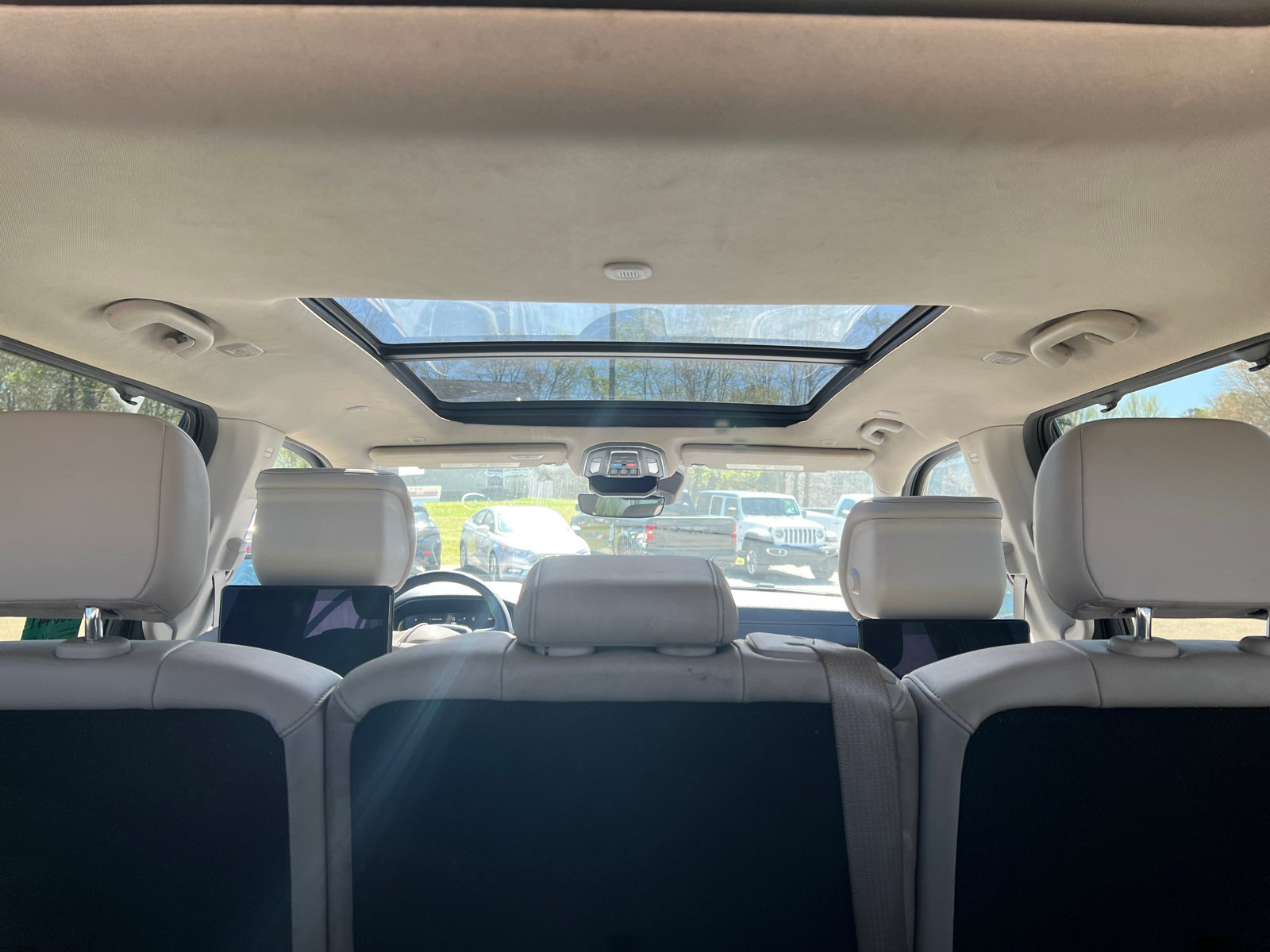 Used 2024 Jeep Wagoneer L Series III w/ Premium Group I image 23