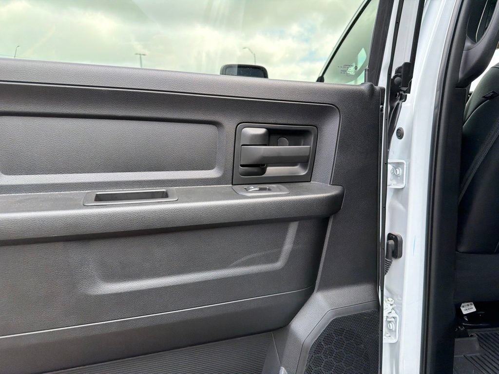 Used 2025 RAM 3500 Tradesman w/ Chrome Appearance Group AWD/4WD image 33