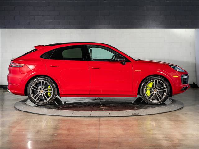 Certified 2023 Porsche Cayenne Turbo S AWD/4WD image 8