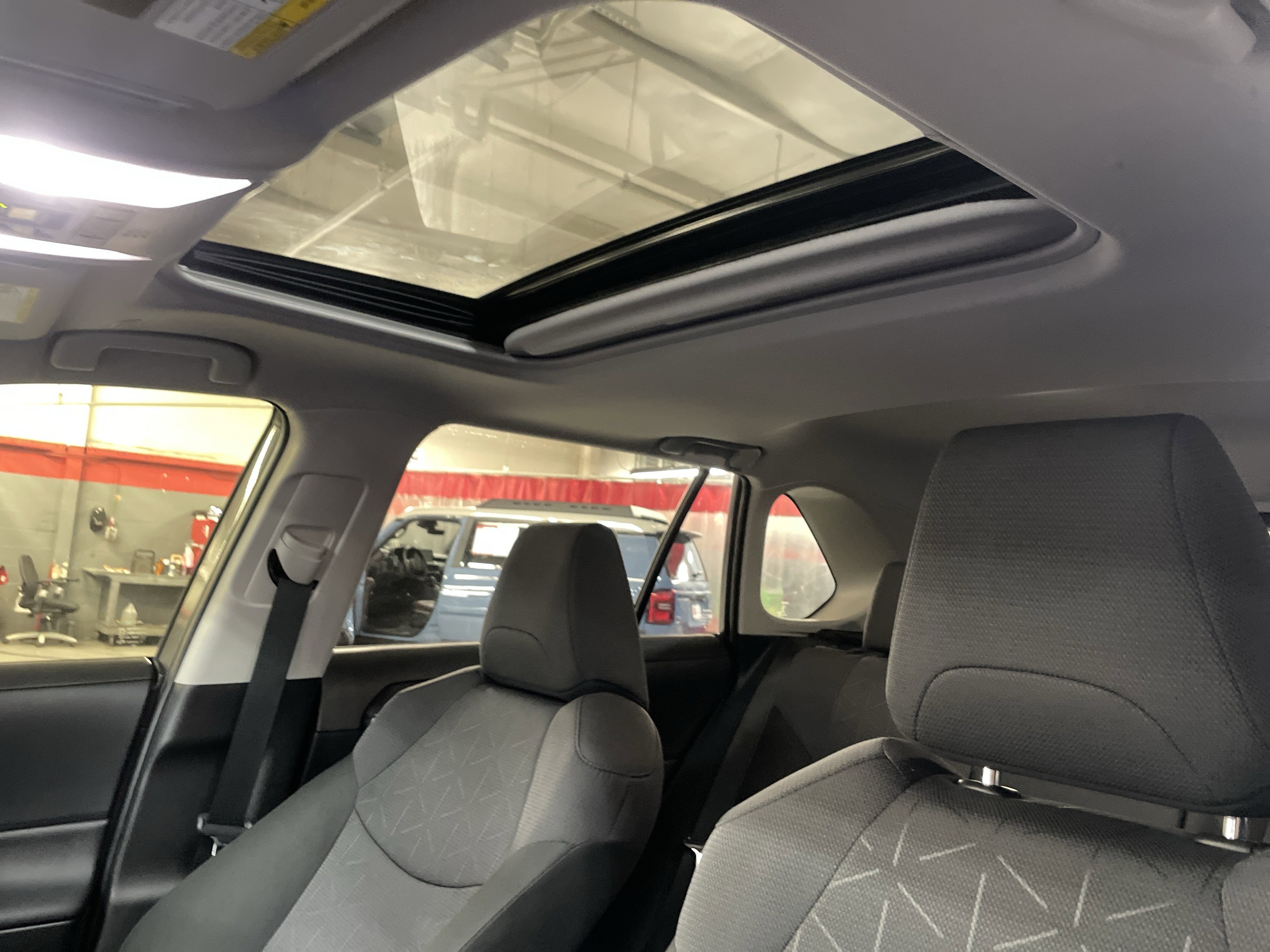 Used 2025 Toyota RAV4 XLE image 28