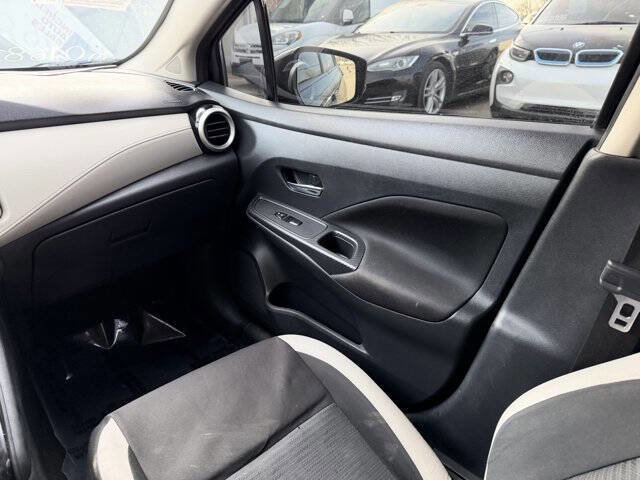 Used 2021 Nissan Versa SV image 18