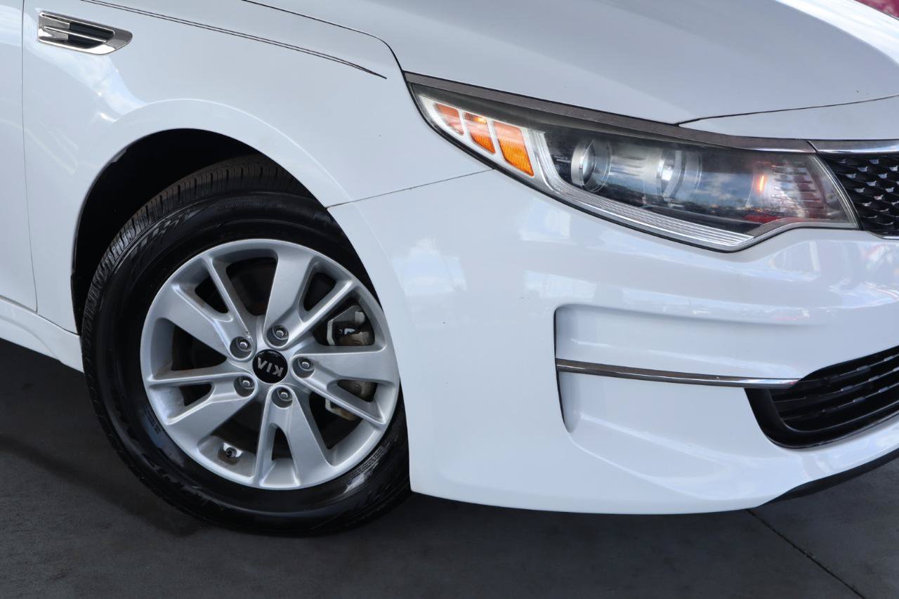 Used 2018 Kia Optima LX FWD image 3