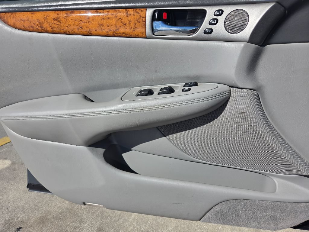 Used 2005 Lexus ES 330 FWD image 14