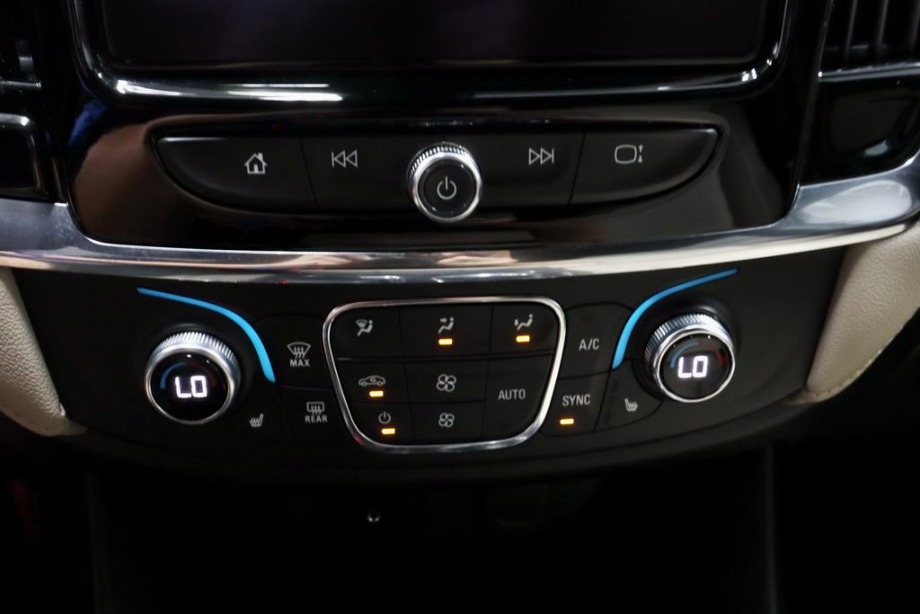 Used 2023 Chevrolet Traverse LT FWD image 31