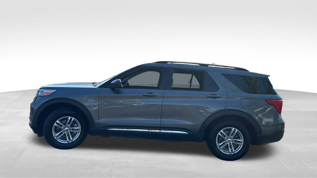 Used 2021 Ford Explorer XLT w/ Equipment Group 202A image 4