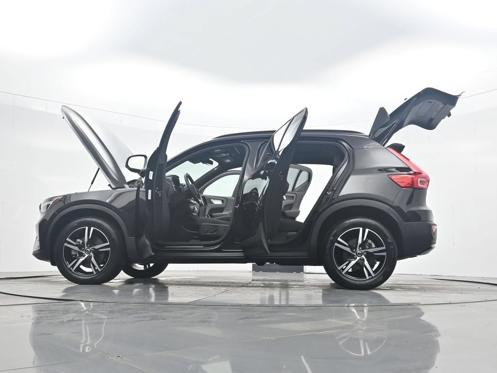 Used 2024 Volvo XC40 B5 Core AWD/4WD image 44