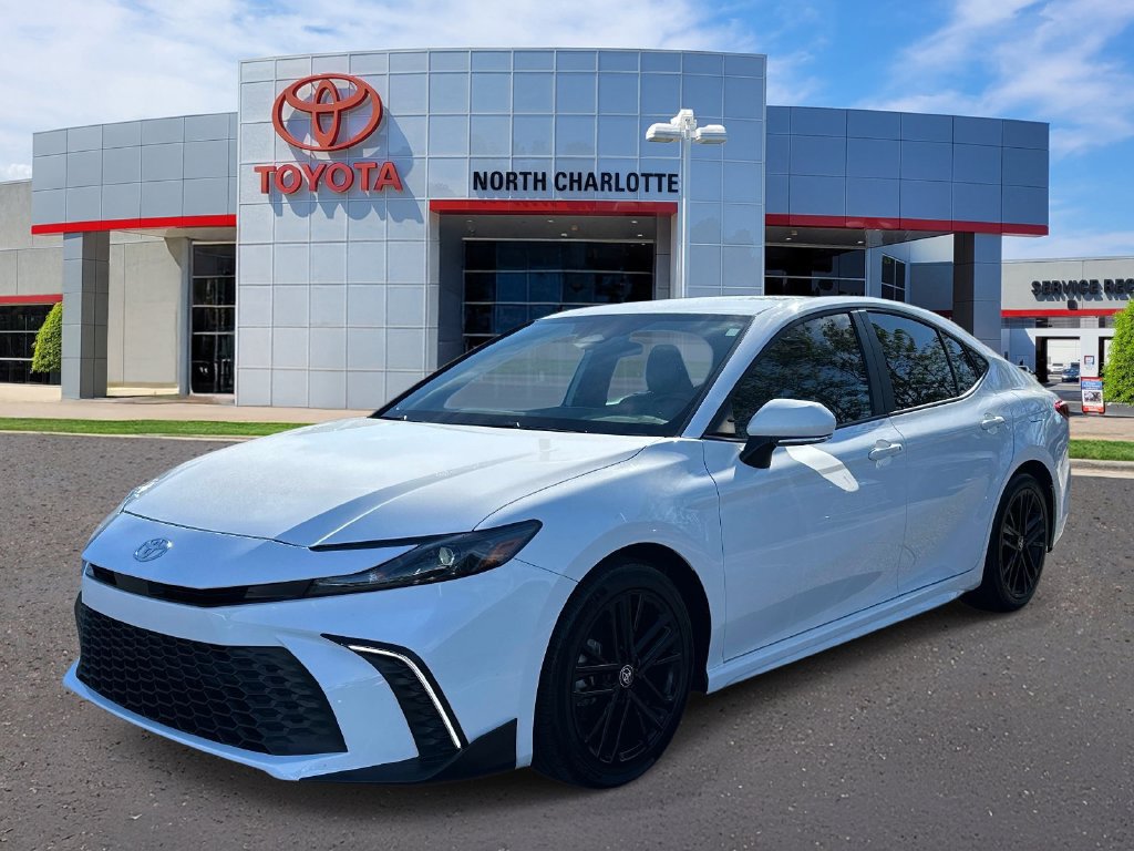 Used 2026 Toyota Camry SE FWD image 5