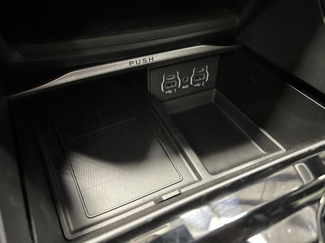 Used 2024 Chrysler Pacifica Limited w/ S Appearance Package image 23