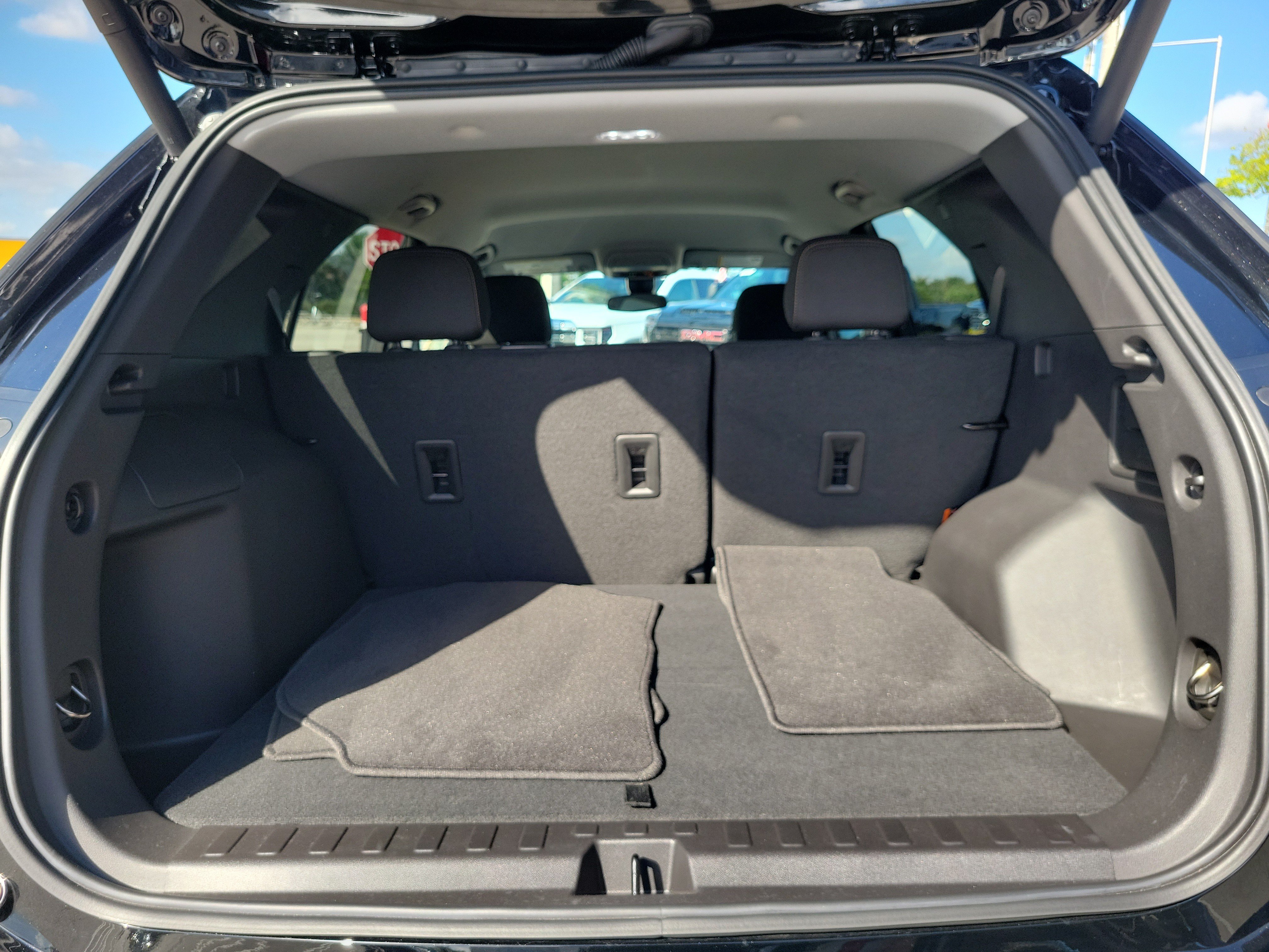 Used 2024 Chevrolet Equinox LT FWD image 16