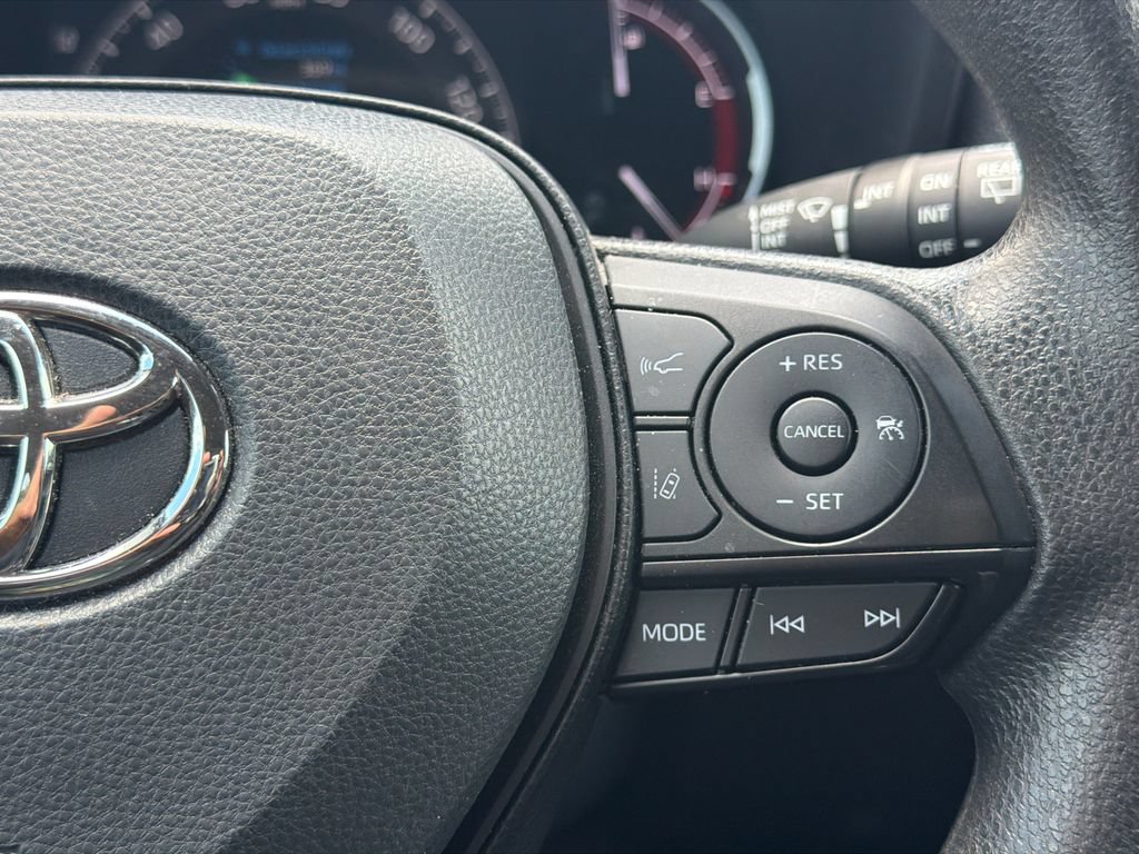 Used 2024 Toyota RAV4 XLE w/ Convenience Package FWD image 30