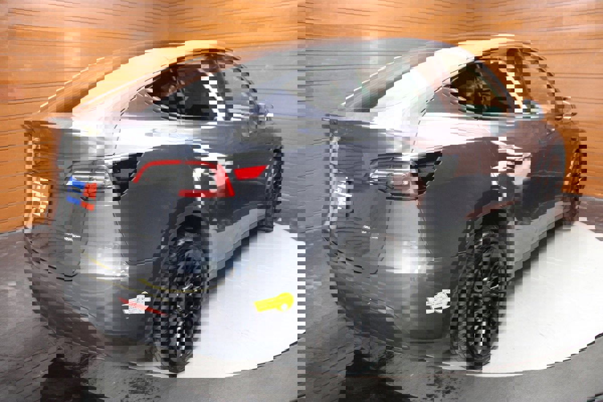 Used 2022 Tesla Model Y Long Range AWD/4WD image 14