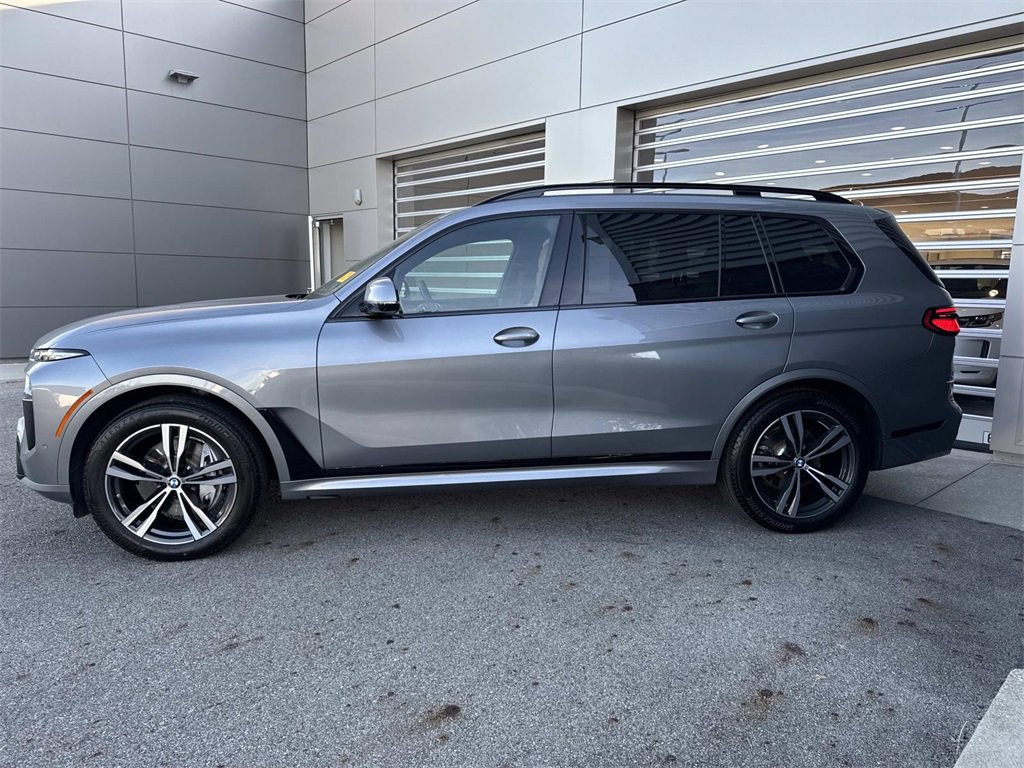 Used 2025 BMW X7 xDrive40i w/ M Sport Package image 4