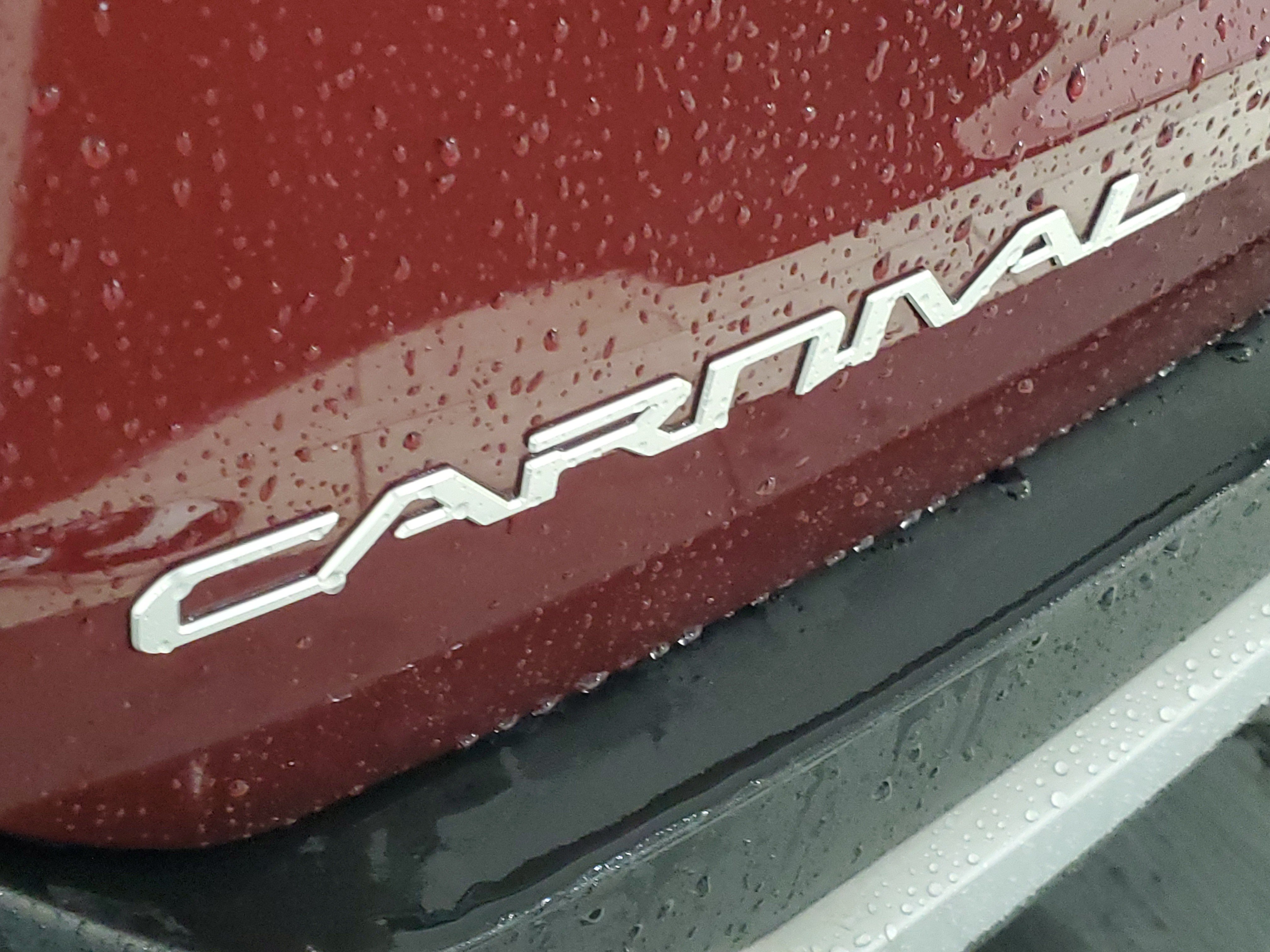 Used 2025 Kia Carnival EX FWD image 8