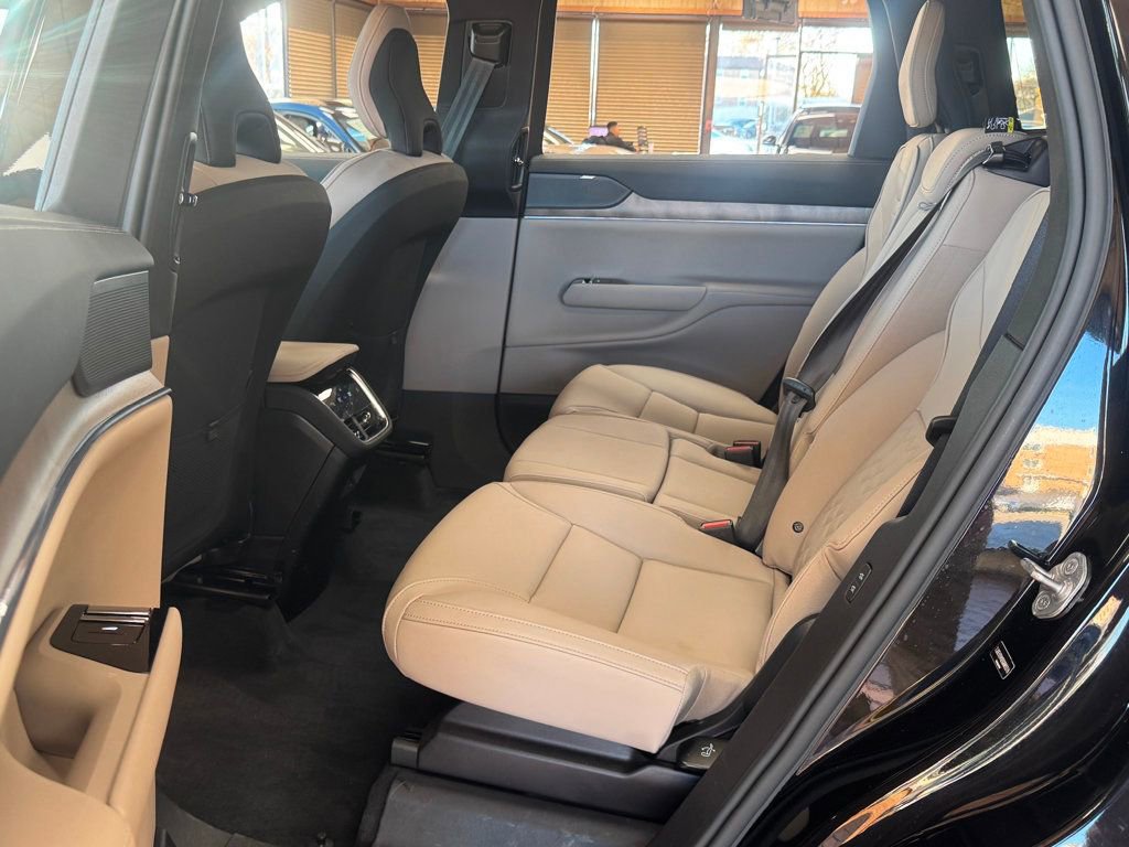Used 2025 Volvo EX90 Plus image 19