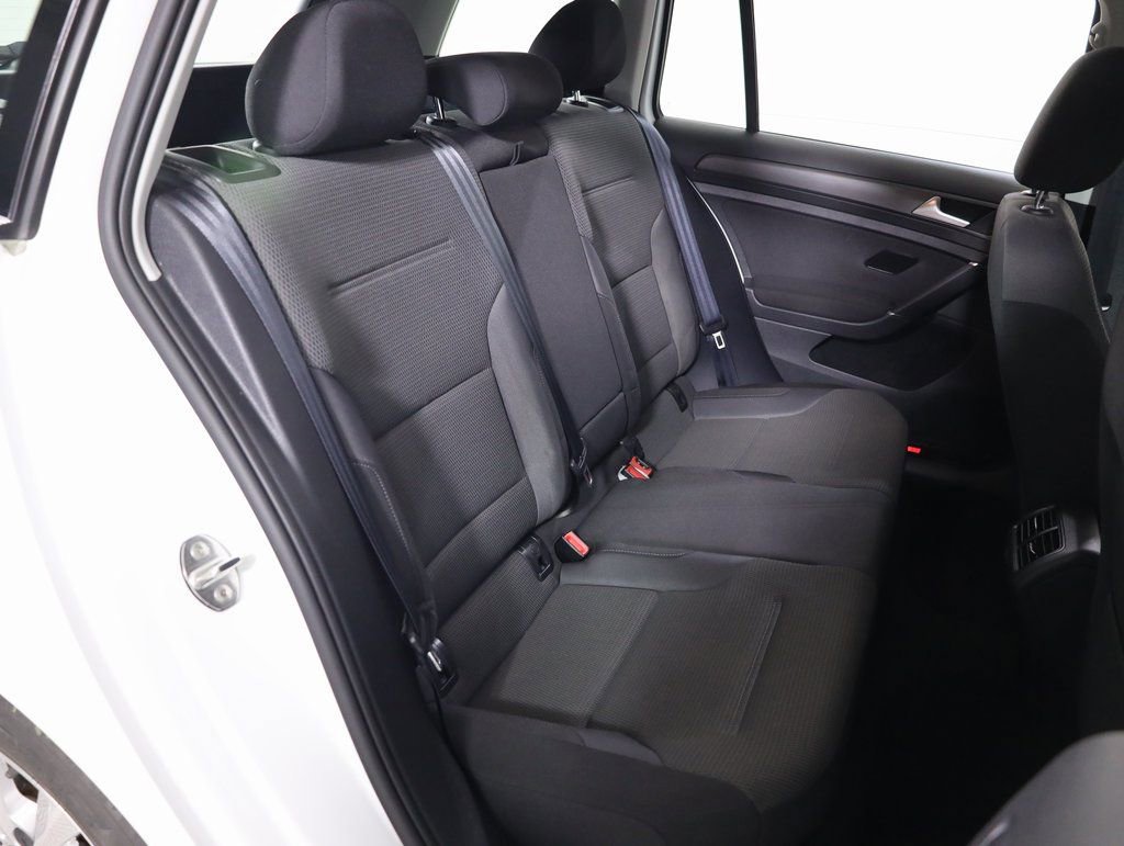 Used 2018 Volkswagen Golf S image 36