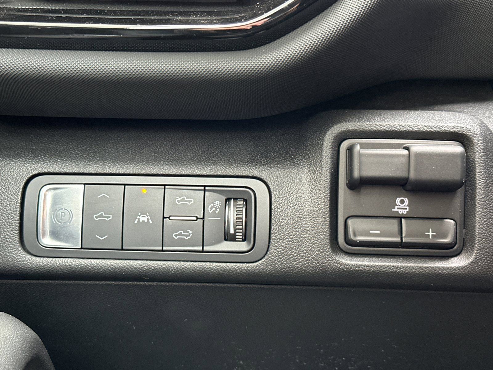 Used 2024 Chevrolet Silverado EV RST image 31