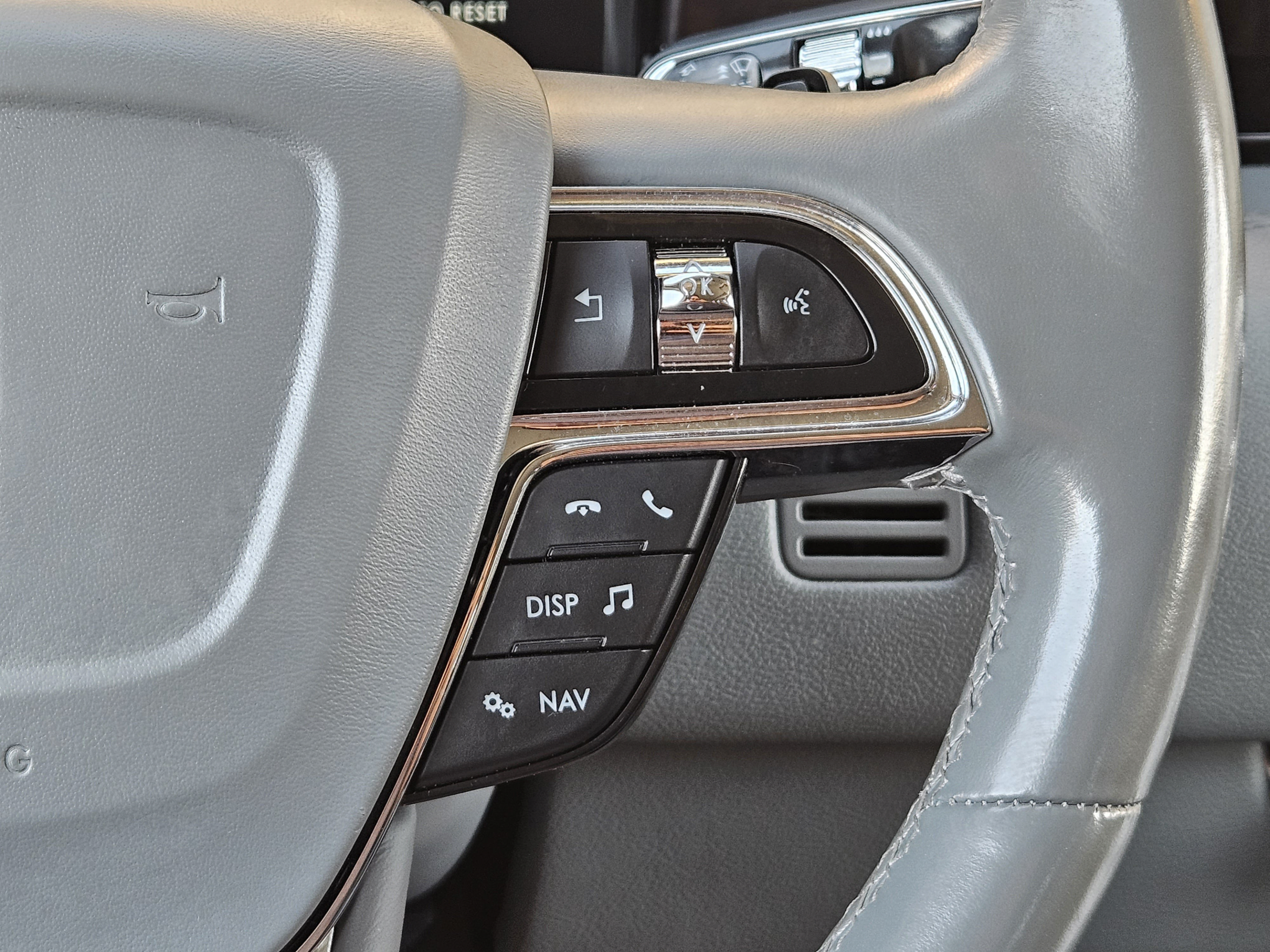 Used 2018 Lincoln Navigator Reserve AWD/4WD image 30