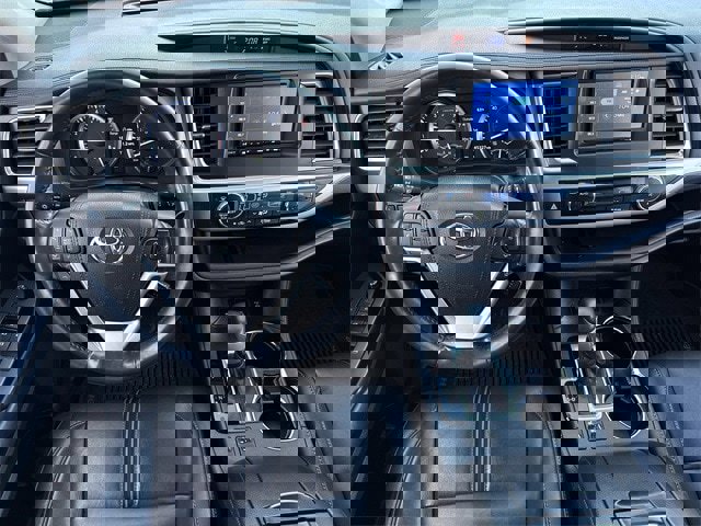 Used 2017 Toyota Highlander SE image 11