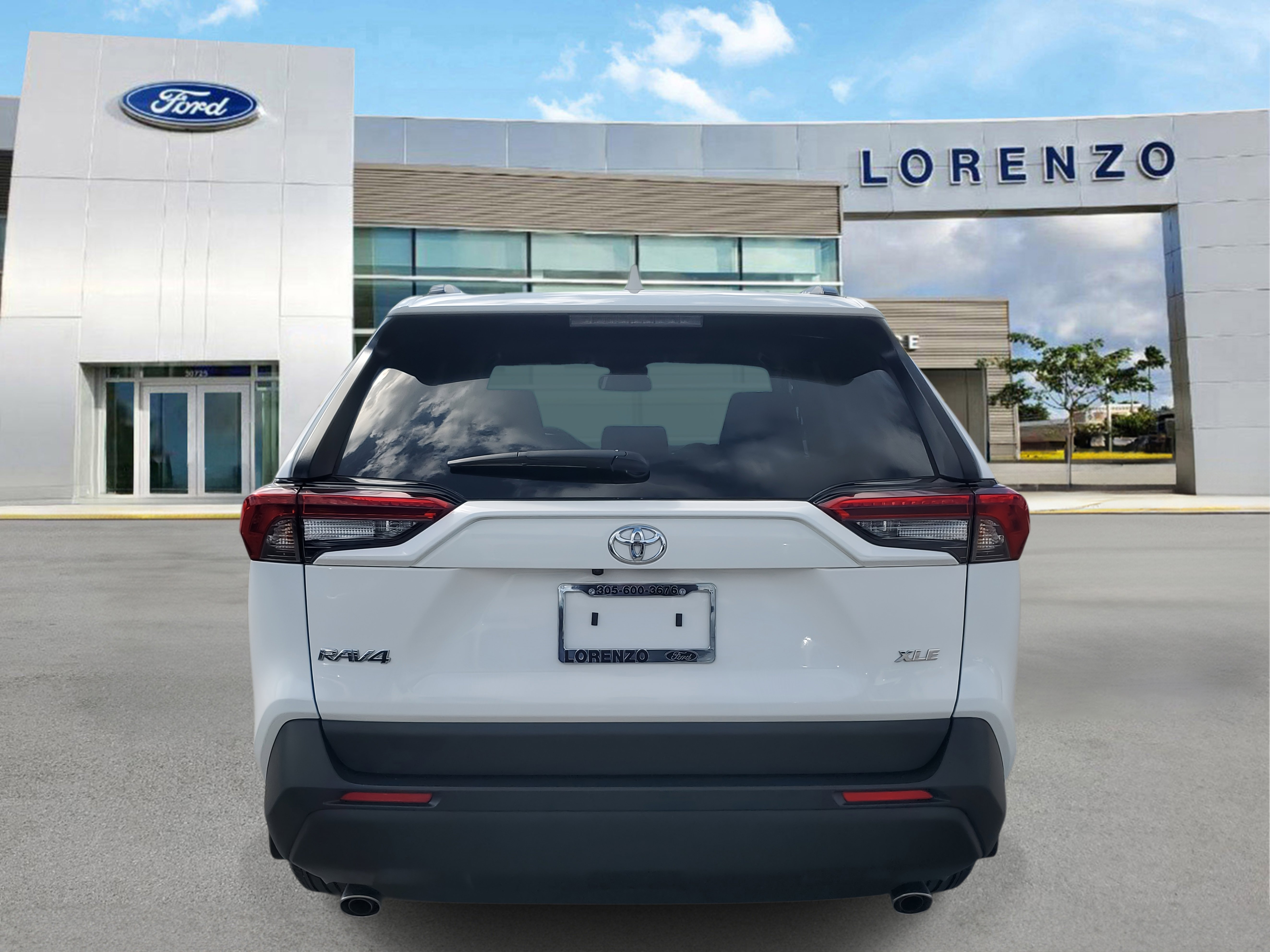 Used 2024 Toyota RAV4 XLE image 6