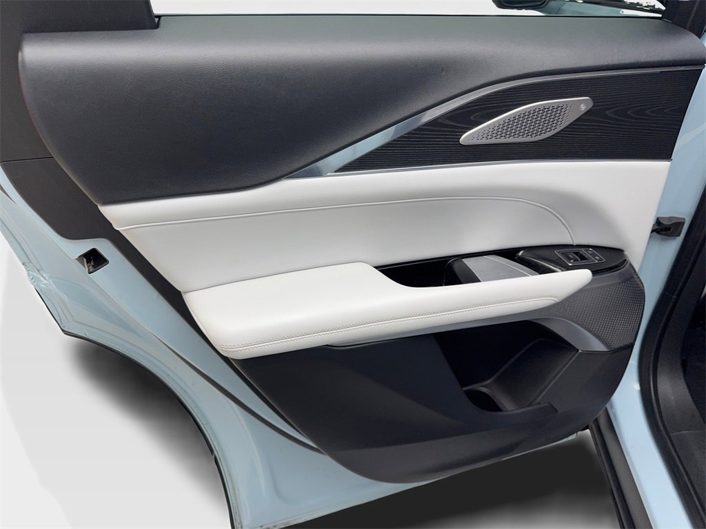 Used 2024 Cadillac Lyriq Luxury image 37