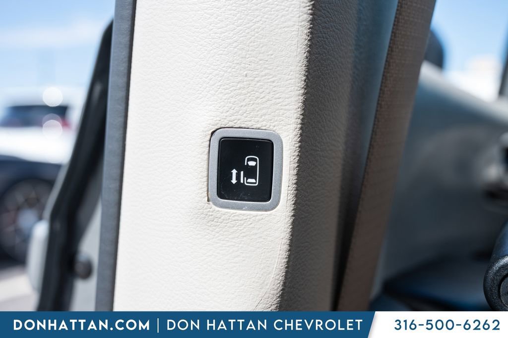 Used 2023 Chrysler Pacifica Touring-L image 26