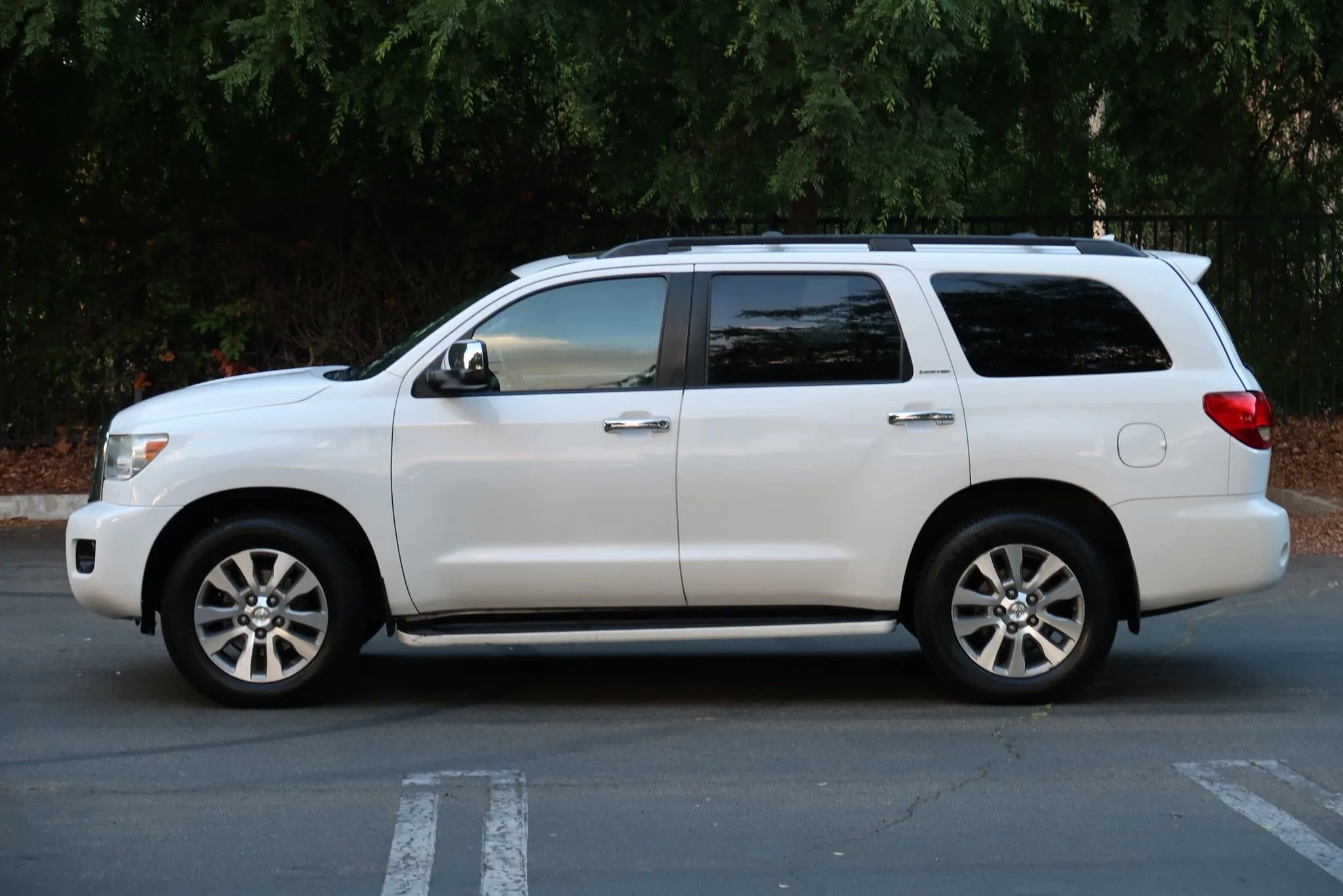 Used 2014 Toyota Sequoia Limited AWD/4WD image 3