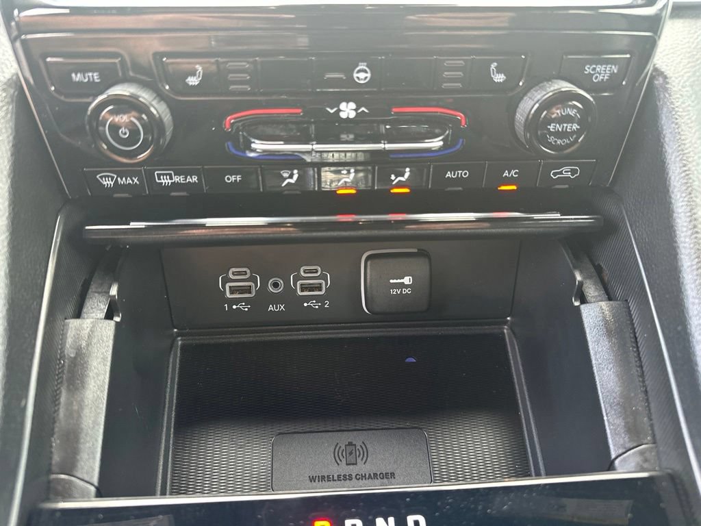 Used 2025 Jeep Grand Cherokee Altitude AWD/4WD image 21